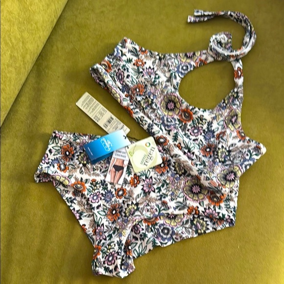 O'Neill Other - O’NEILL Oahu Floral Print Bikini Set Size L 56
